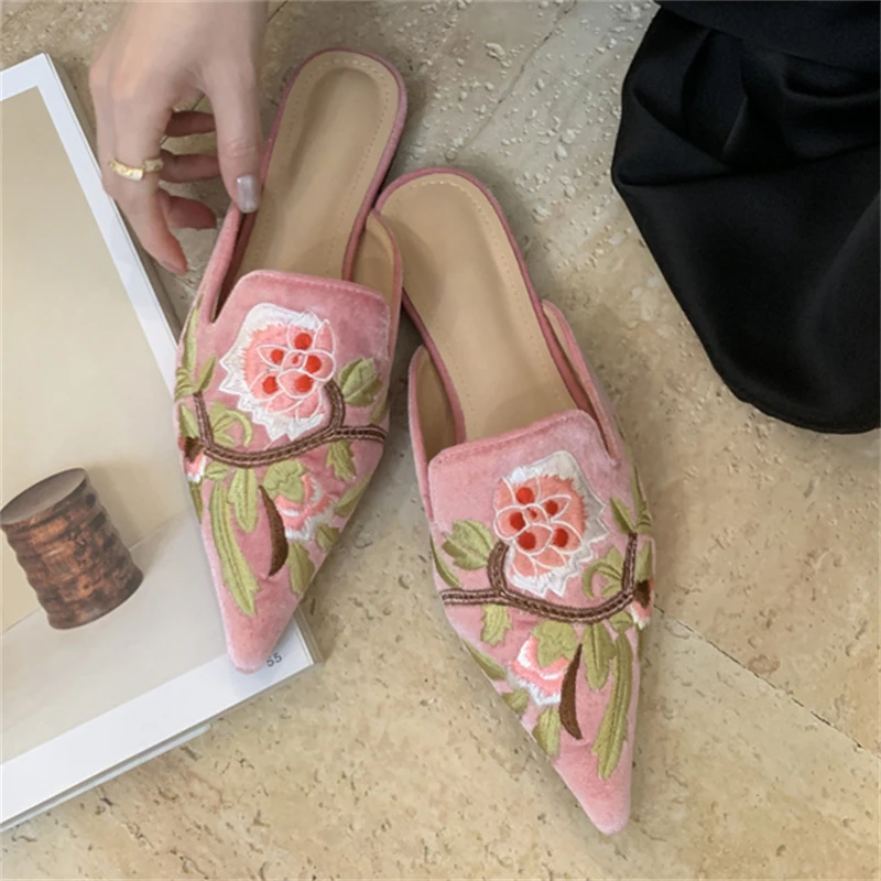Eilyken Spring Retro Design Embroidery Pointed Toe Women Slippers Low Heels Comfortable Mules Party Shoes Zapatos De Mujer
Eilyken Spring Retro Design Embroidery Pointed Toe Women Slippers Low Heels Comfortable Mules Party Shoes Zapatos De Mujer