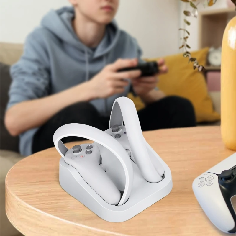 Держатель с ручкой VR для контроллеров Pico 4 VR, стабильный и безопасный держатель контроллера, защитная полка, стабильное крепление
Держатель с ручкой VR для контроллеров Pico 4 VR, стабильный и безопасный держатель контроллера, защитная полка, стабильное крепление