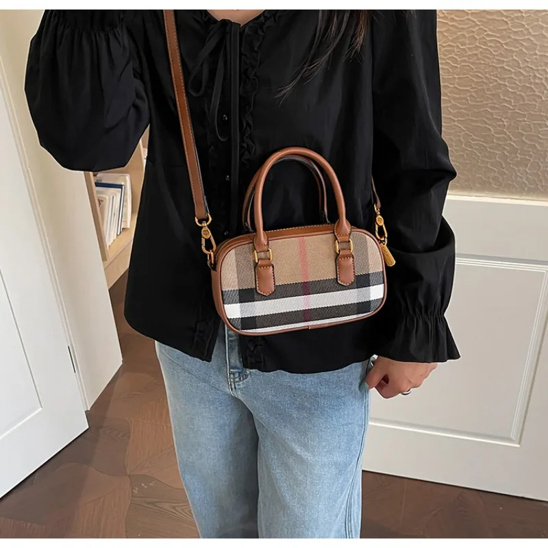 New fashionable women's zipper crossbody bag, high-quality party handbag, luxurious trendy portable shoulder bag
New fashionable women's zipper crossbody bag, high-quality party handbag, luxurious trendy portable shoulder bag