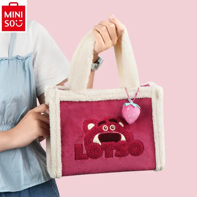 MINISO сумка через плечо Disney с клубничным медведем Кики, плюшевая Сумка-тоут, универсальная сумка-тоут для девочек
MINISO сумка через плечо Disney с клубничным медведем Кики, плюшевая Сумка-тоут, универсальная сумка-тоут для девочек