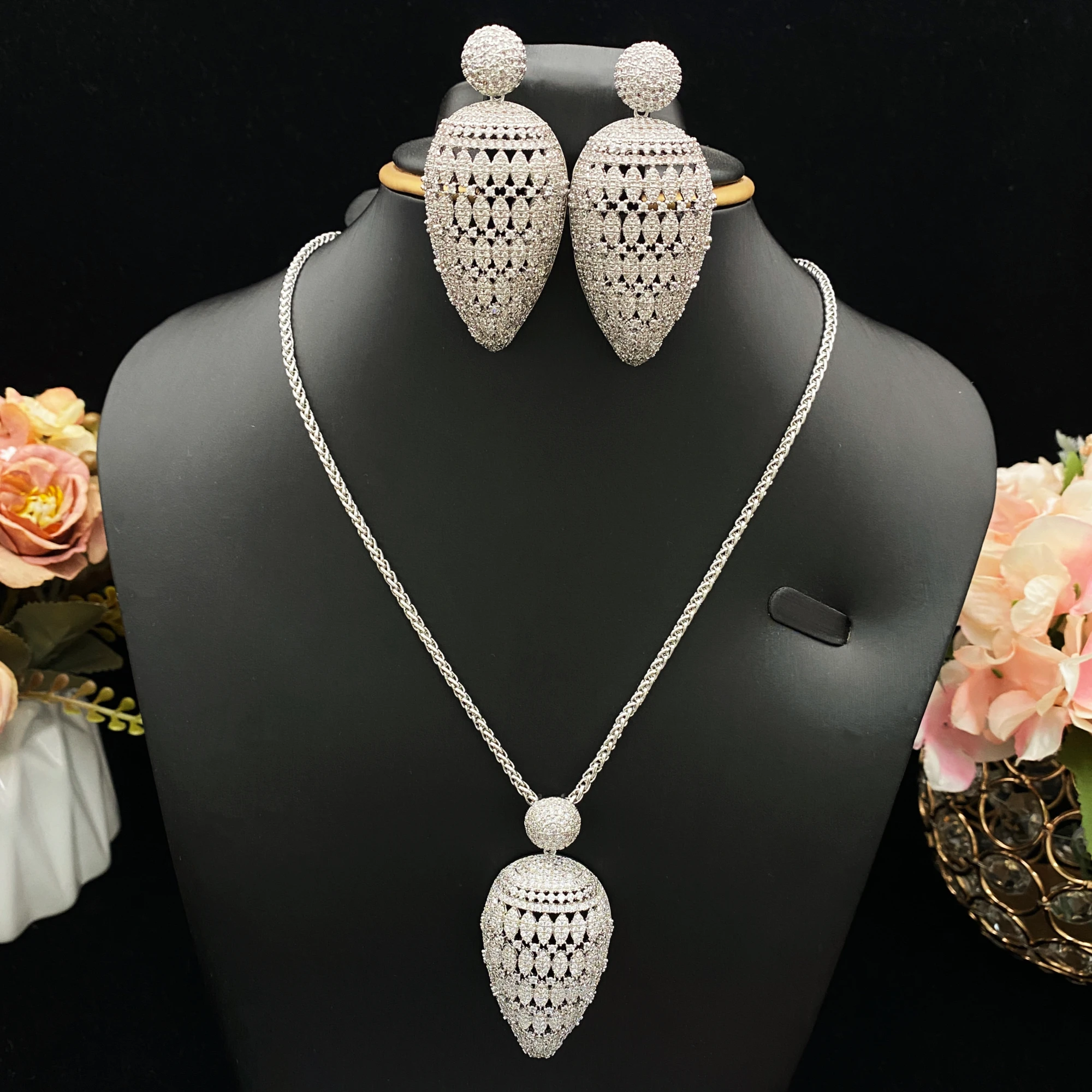 JRH Ближневосточный роскошный комплект из 2 предметов, серьги, женское ожерелье, арабские геометрические узоры, идеально подходящие для праздничных подарков
JRH Ближневосточный роскошный комплект из 2 предметов, серьги, женское ожерелье, арабские геометрические узоры, идеально подходящие для праздничных подарков