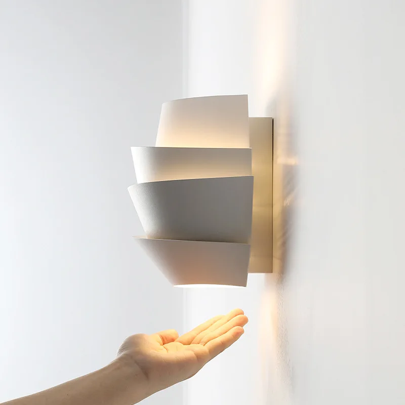 New Wall Lamp White Creative Light Modern 4 Layers Iron Metal Korean Wall Decor Bedroom Bedside Corridor Living Room Sconce
New Wall Lamp White Creative Light Modern 4 Layers Iron Metal Korean Wall Decor Bedroom Bedside Corridor Living Room Sconce
