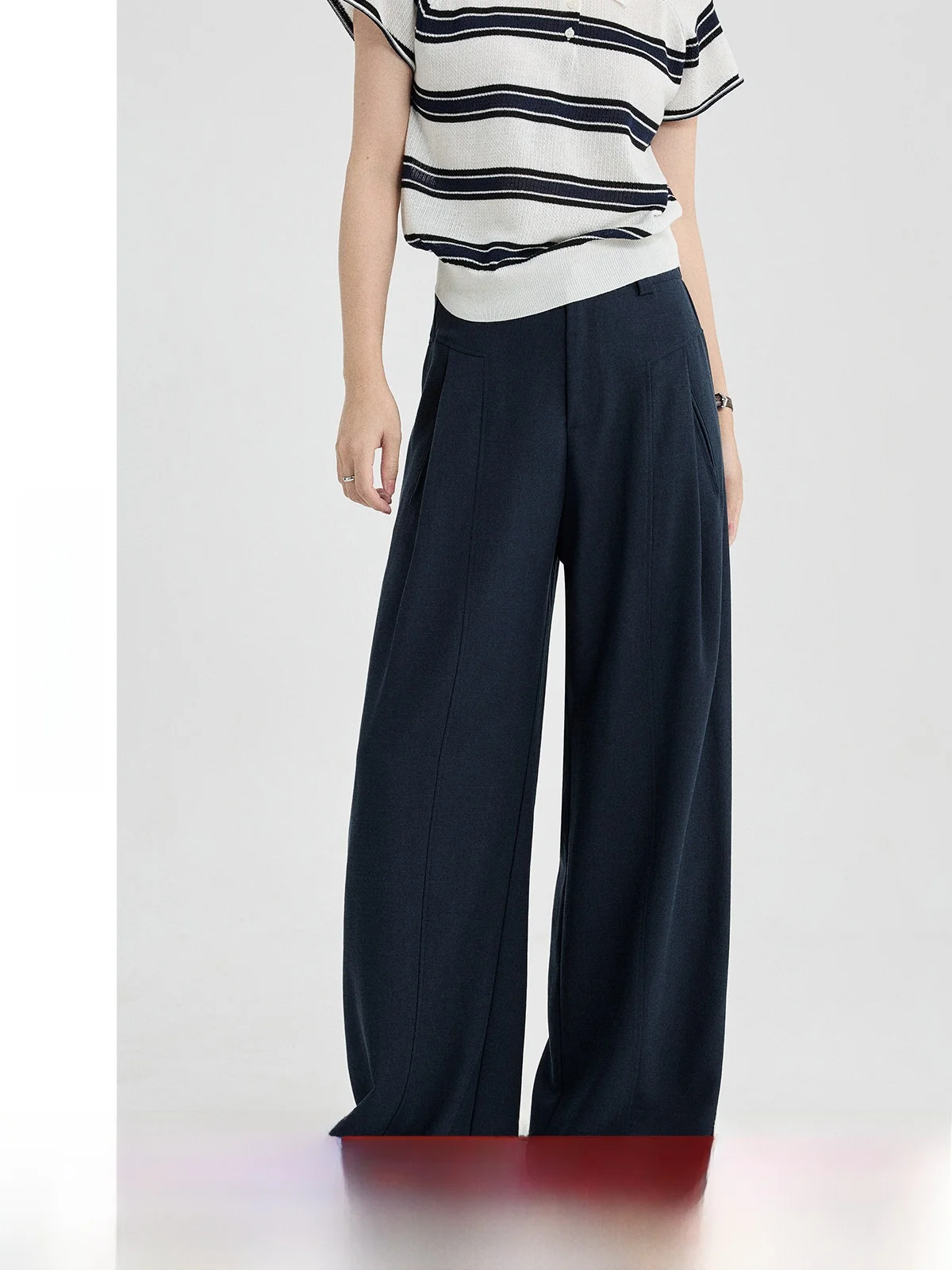High Waist Loose Casual Pants Women's Summer 2026 New Style Versatile Wide Leg Linen Pants Straight Cut Casual Trousers
High Waist Loose Casual Pants Women's Summer 2026 New Style Versatile Wide Leg Linen Pants Straight Cut Casual Trousers