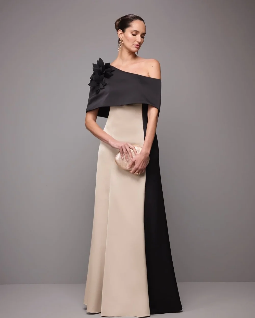 Customized Elegant WomenJersey Handmade Flower Beading A-Line Evening Dresses Formal Off-the-shoulder Sleeveless Long Party Gown
Customized Elegant WomenJersey Handmade Flower Beading A-Line Evening Dresses Formal Off-the-shoulder Sleeveless Long Party Gown