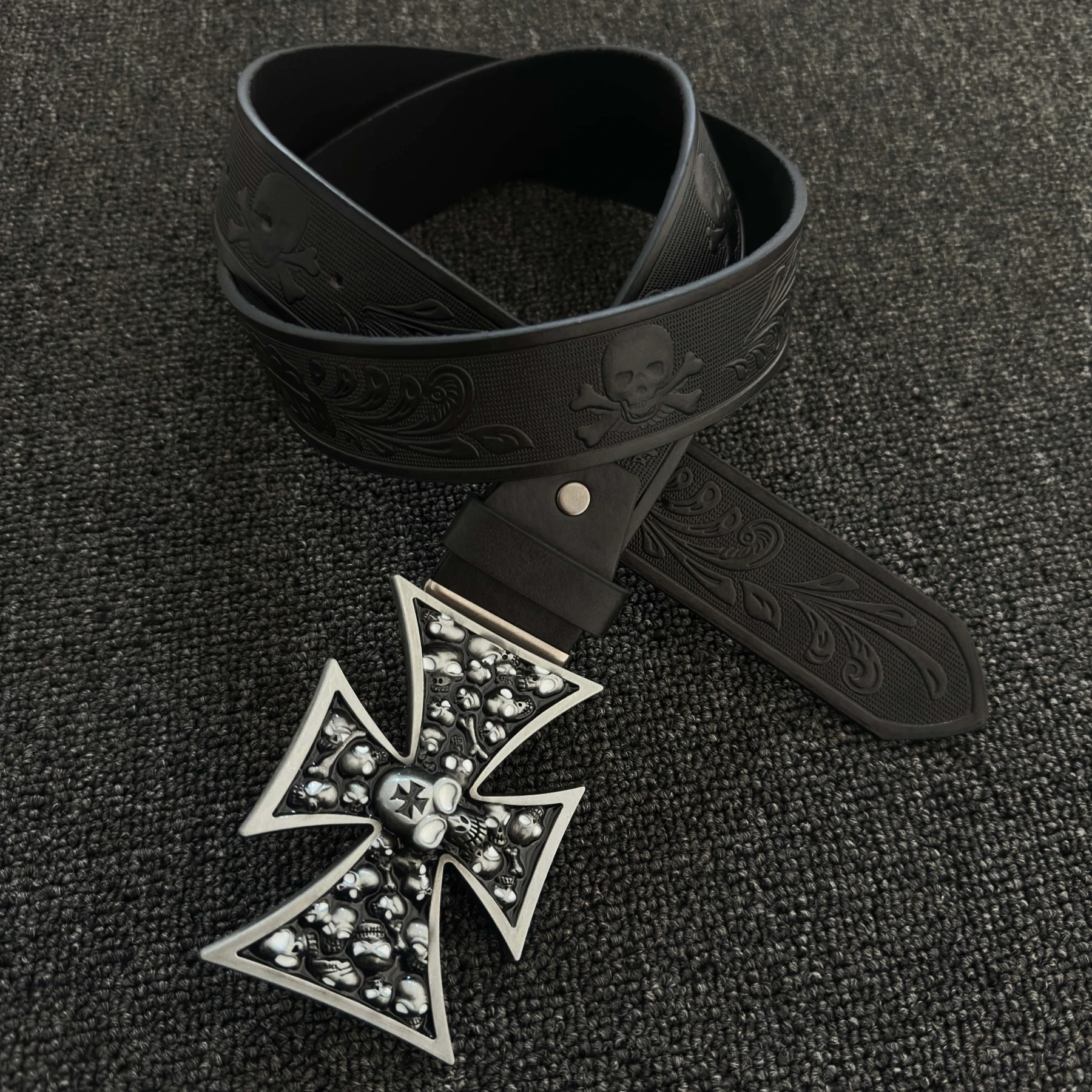 Vintage Skull & Cross Metal Belt, Niche Dark Leather Belt, Street Rock Punk Matching Accessory, Runway Style
Vintage Skull & Cross Metal Belt, Niche Dark Leather Belt, Street Rock Punk Matching Accessory, Runway Style
