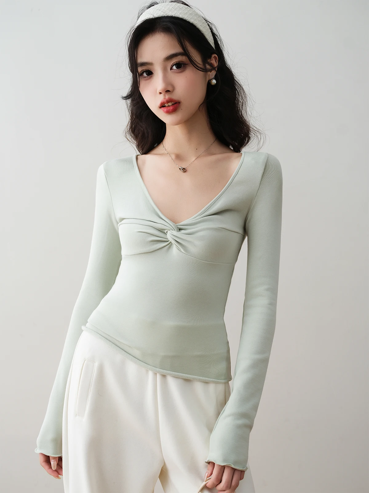 Модный женский топ Ronron V-Ne с узлом, длинный рукав, тканый, приталенный, с подкладкой, весна 2026, французский стиль
Модный женский топ Ronron V-Ne с узлом, длинный рукав, тканый, приталенный, с подкладкой, весна 2026, французский стиль