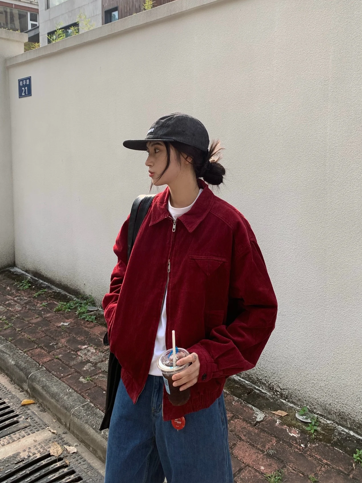 Американское ретро-пальто с красным воротником, женское повседневное новогоднее пальто, винтажное, длинное, на молнии, верхняя одежда для женщин
Американское ретро-пальто с красным воротником, женское повседневное новогоднее пальто, винтажное, длинное, на молнии, верхняя одежда для женщин