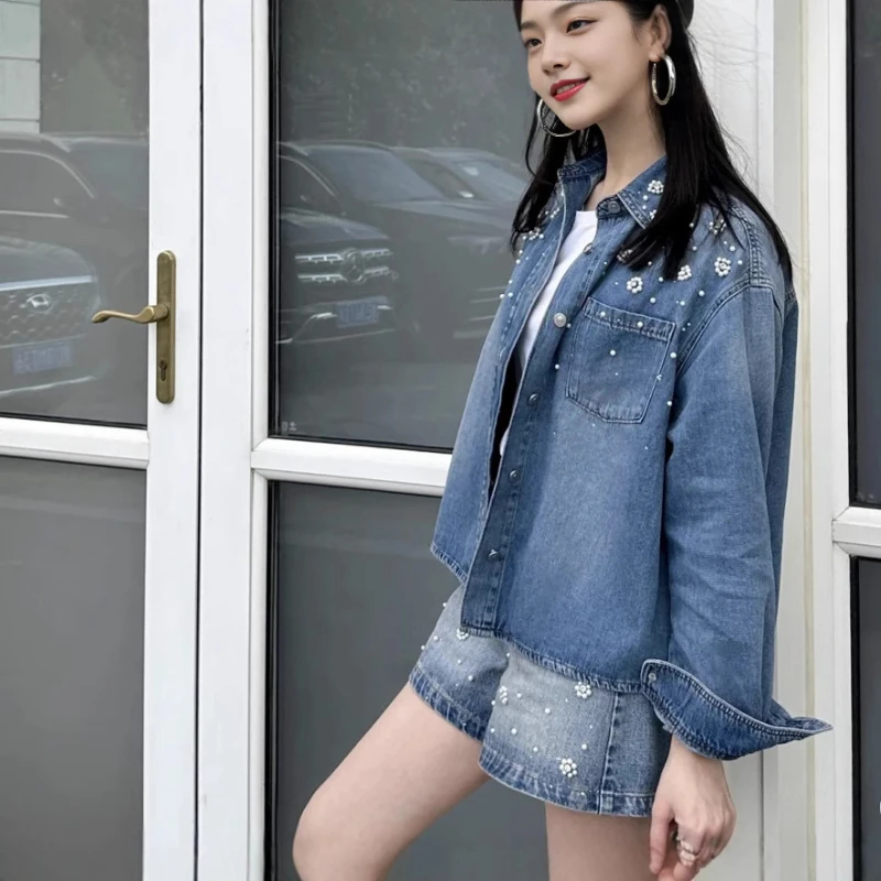 2025 women's new blue denim shirt pearl diamond decorated long sleeve fashion top
2025 women's new blue denim shirt pearl diamond decorated long sleeve fashion top