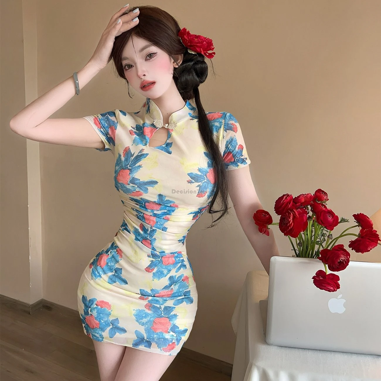 2025 китайское улучшенное ретро-модное платье Cheongsam с короткими рукавами и воротником-стойкой с принтом и пуговицами, женское сексуальное короткое платье Ципао
2025 китайское улучшенное ретро-модное платье Cheongsam с короткими рукавами и воротником-стойкой с принтом и пуговицами, женское сексуальное короткое платье Ципао