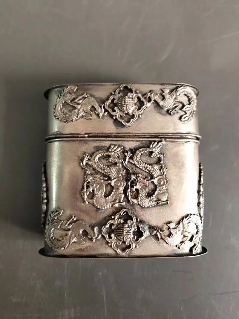 Exquisite Old Chinese Tibet Silver Handmade Flat Tooth Thousand Box 9026
Exquisite Old Chinese Tibet Silver Handmade Flat Tooth Thousand Box 9026
