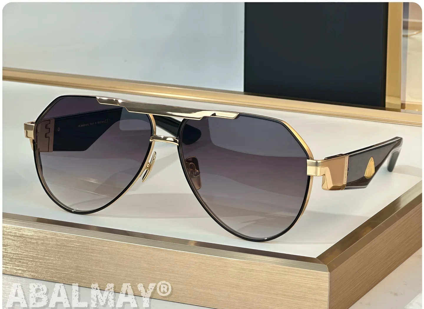 THE KING III Top Quality Sunglasses for Men Classic Women Luxury Glasses Brand Designer sunglasses UV400
THE KING III Top Quality Sunglasses for Men Classic Women Luxury Glasses Brand Designer sunglasses UV400