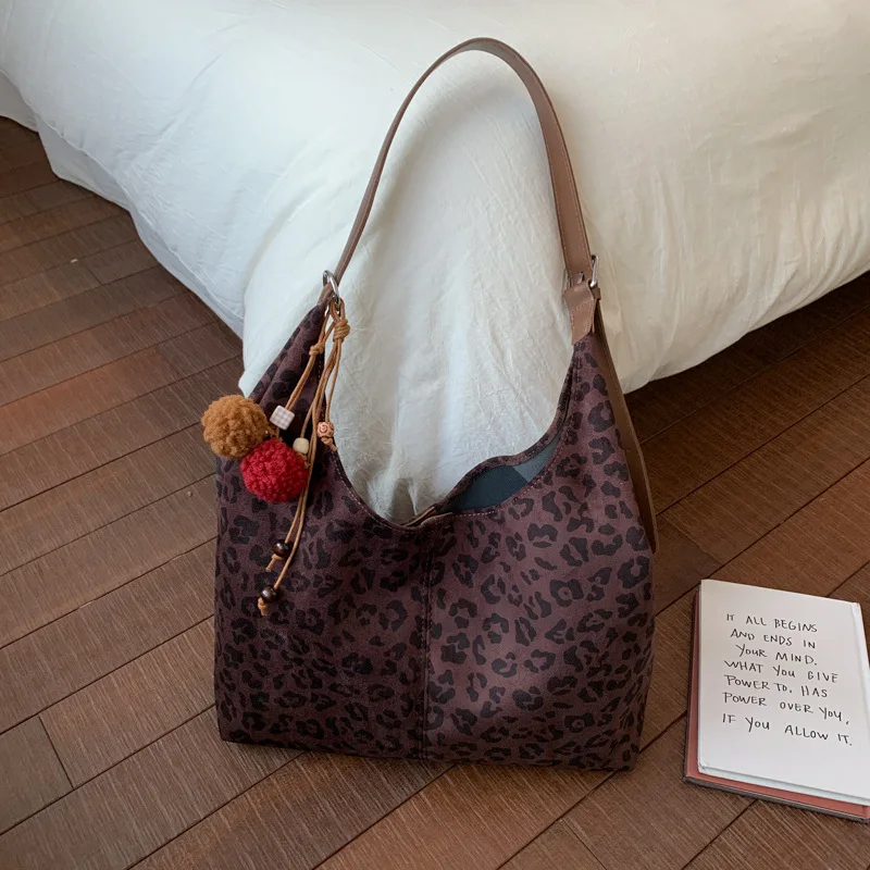 2025 Autumn Vintage Underarm Bag for Women, Capacity Leather Crossbody Purse with Adjustable Strap, Tote for Daily Commuter
2025 Autumn Vintage Underarm Bag for Women, Capacity Leather Crossbody Purse with Adjustable Strap, Tote for Daily Commuter