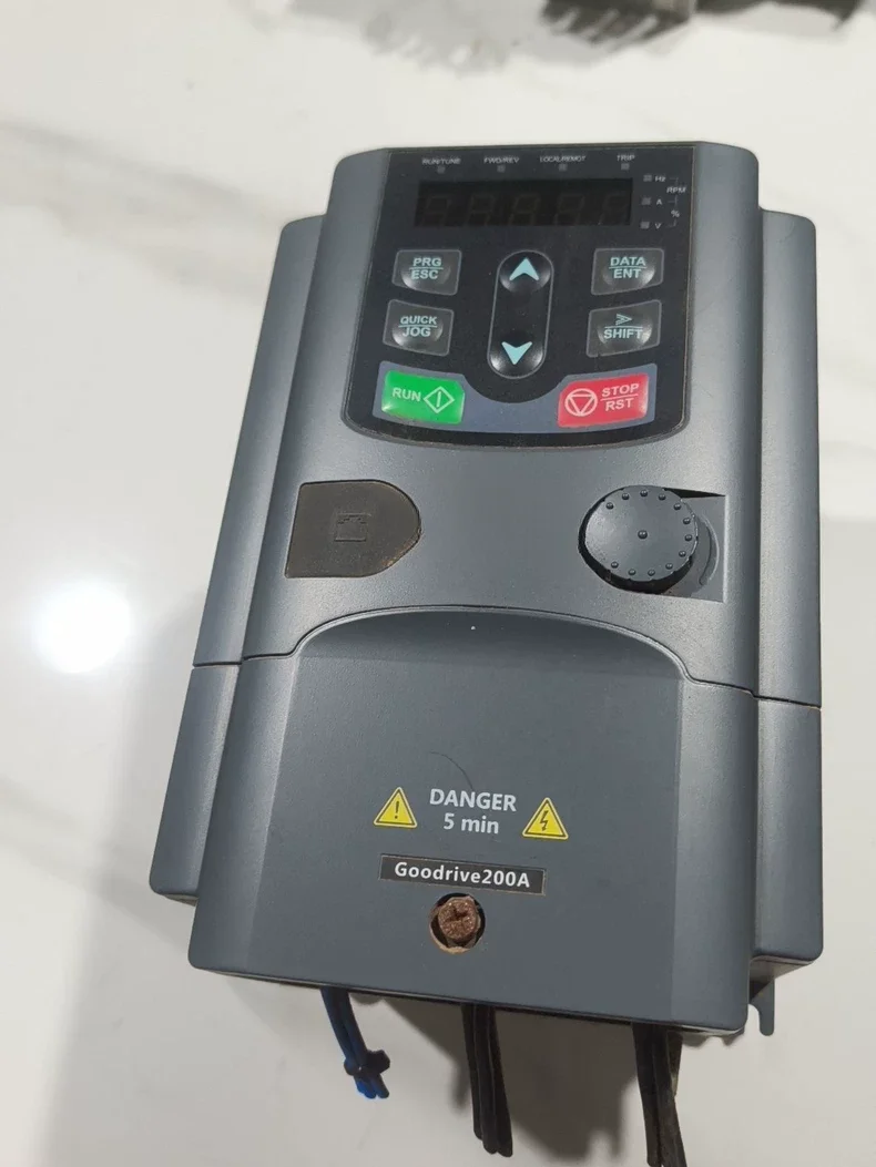 High Brand NEW 100% Quality GD200A-2R2G-4 GD200A-004G/5R5P-4 1 Year Warranty
High Brand NEW 100% Quality GD200A-2R2G-4 GD200A-004G/5R5P-4 1 Year Warranty