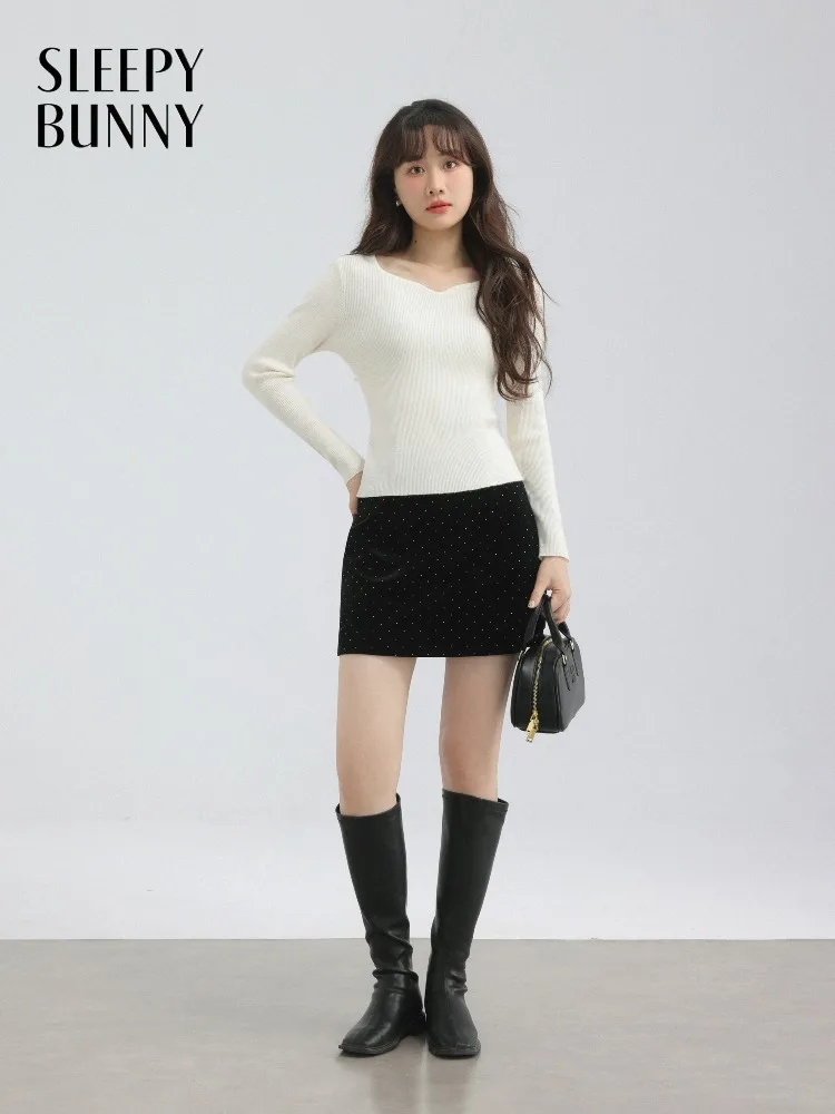 Elegant Slim Fit Sweater French Heart Neck Knit Top Stretch Long Sleeve Pullover Undershirt for Women Winter Layering Outfit
Elegant Slim Fit Sweater French Heart Neck Knit Top Stretch Long Sleeve Pullover Undershirt for Women Winter Layering Outfit