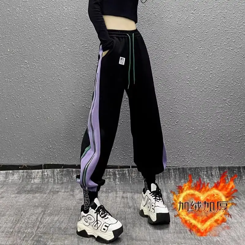 Утолщенные повседневные спортивные брюки с боковыми цветными блоками на молнии, женские осенне-зимние 20225, новые свободные плюшевые спортивные штаны до щиколотки
Утолщенные повседневные спортивные брюки с боковыми цветными блоками на молнии, женские осенне-зимние 20225, новые свободные плюшевые спортивные штаны до щиколотки