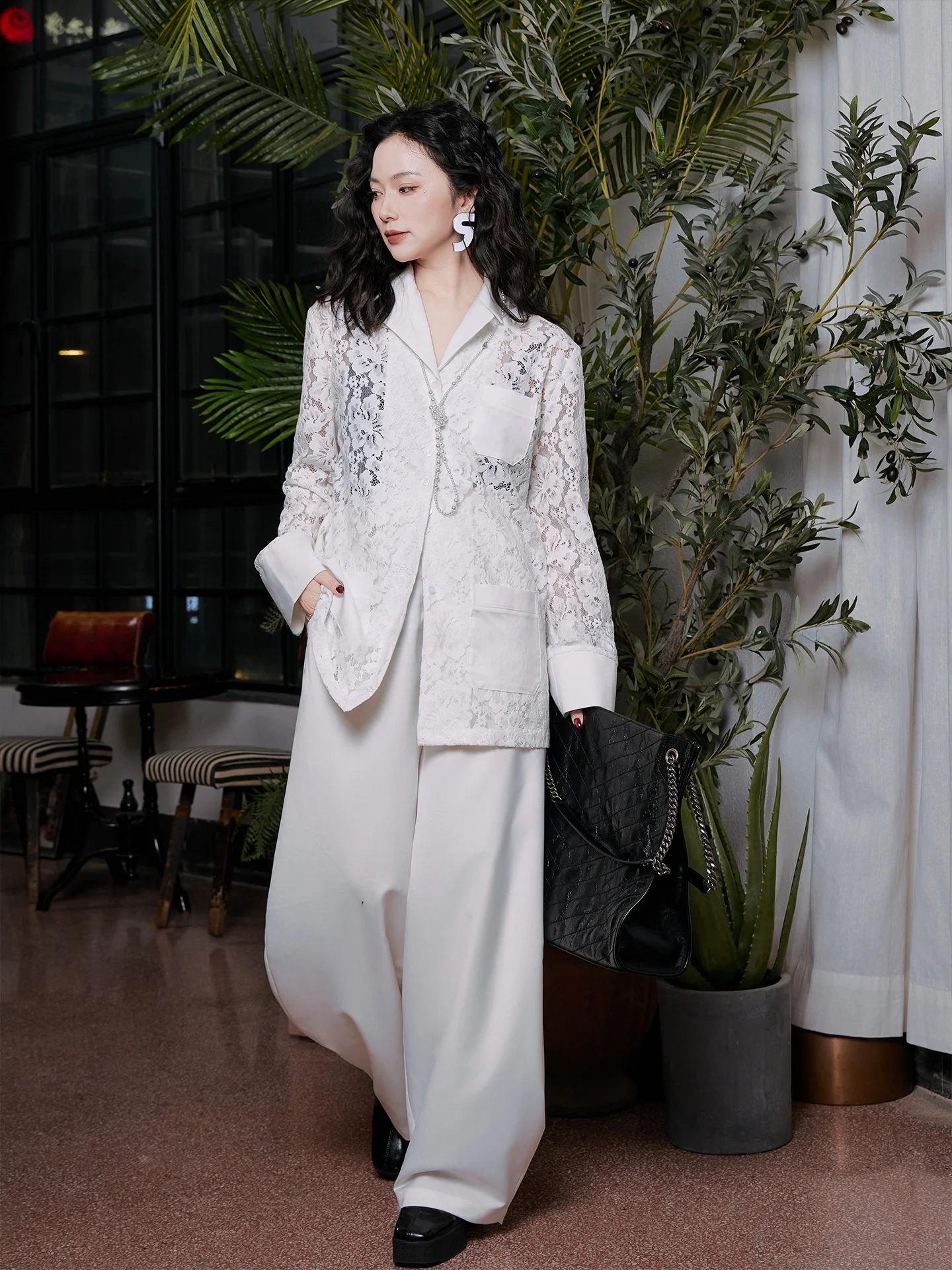 Floral Lace Patchwork Suit Shirt Jacket Design Spring Fashion Set High Waist Long Pants Loose Fit Long Sleeve High Collar
Floral Lace Patchwork Suit Shirt Jacket Design Spring Fashion Set High Waist Long Pants Loose Fit Long Sleeve High Collar