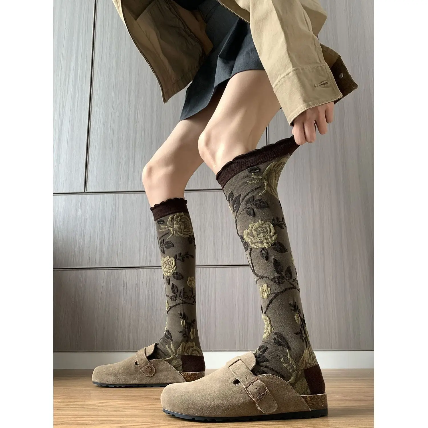 Elegant French Retro Quiet Luxury Barbour Knee-high Socks Rose Print Coffee Calf Hosiery Forwomen Early Autumn Outfits For Girls
Elegant French Retro Quiet Luxury Barbour Knee-high Socks Rose Print Coffee Calf Hosiery Forwomen Early Autumn Outfits For Girls