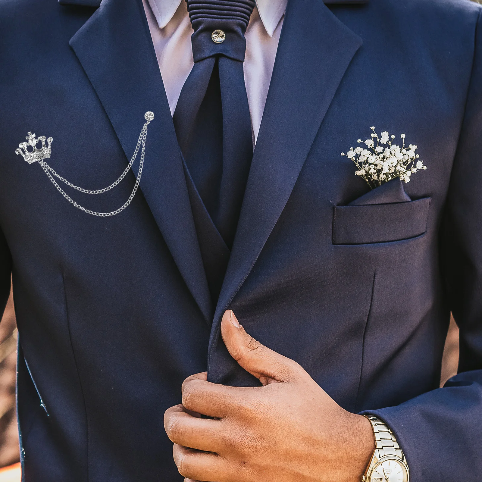 2pcs Crystal Crown Collar Lapel Clip Tassel Chain Brooch For Men Suit Shirt Coat Alloy Rhinestone Accessory Formal Event Wedding
2pcs Crystal Crown Collar Lapel Clip Tassel Chain Brooch For Men Suit Shirt Coat Alloy Rhinestone Accessory Formal Event Wedding