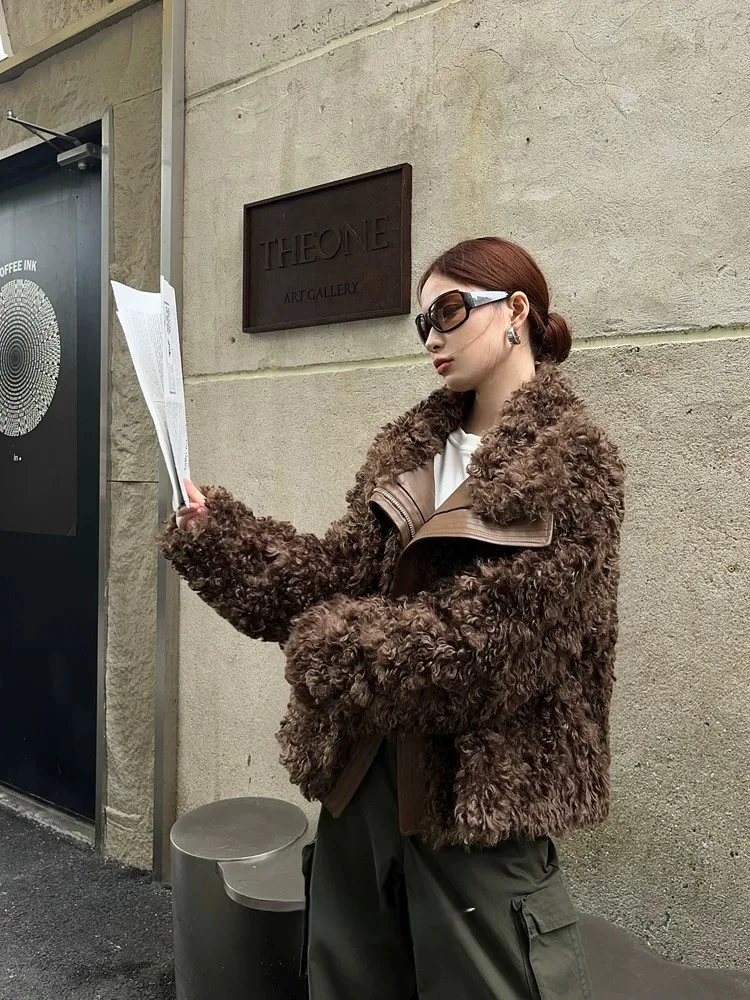 Куртка из овечьей шерсти, женские пальто на молнии, военная мода, женский шнурок, базовый силуэт, удобный край, воротник-стойка, нейтральный элемент
Куртка из овечьей шерсти, женские пальто на молнии, военная мода, женский шнурок, базовый силуэт, удобный край, воротник-стойка, нейтральный элемент