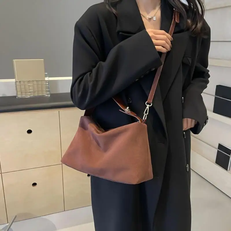 Y3NE Fashionable Faux Sueded Leather Shoulder Bag Top Handle Satchel Ladies Elegant Crossbody Handbag Purse for Daily Use
Y3NE Fashionable Faux Sueded Leather Shoulder Bag Top Handle Satchel Ladies Elegant Crossbody Handbag Purse for Daily Use