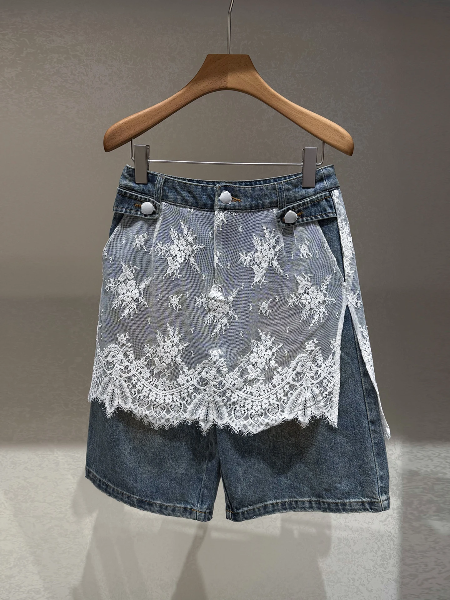High Waist Wide Leg Jeans Short Pants Spring Summer New Arrival Lace Splicing Design Casual Style High Waist Jeans Shorts
High Waist Wide Leg Jeans Short Pants Spring Summer New Arrival Lace Splicing Design Casual Style High Waist Jeans Shorts
