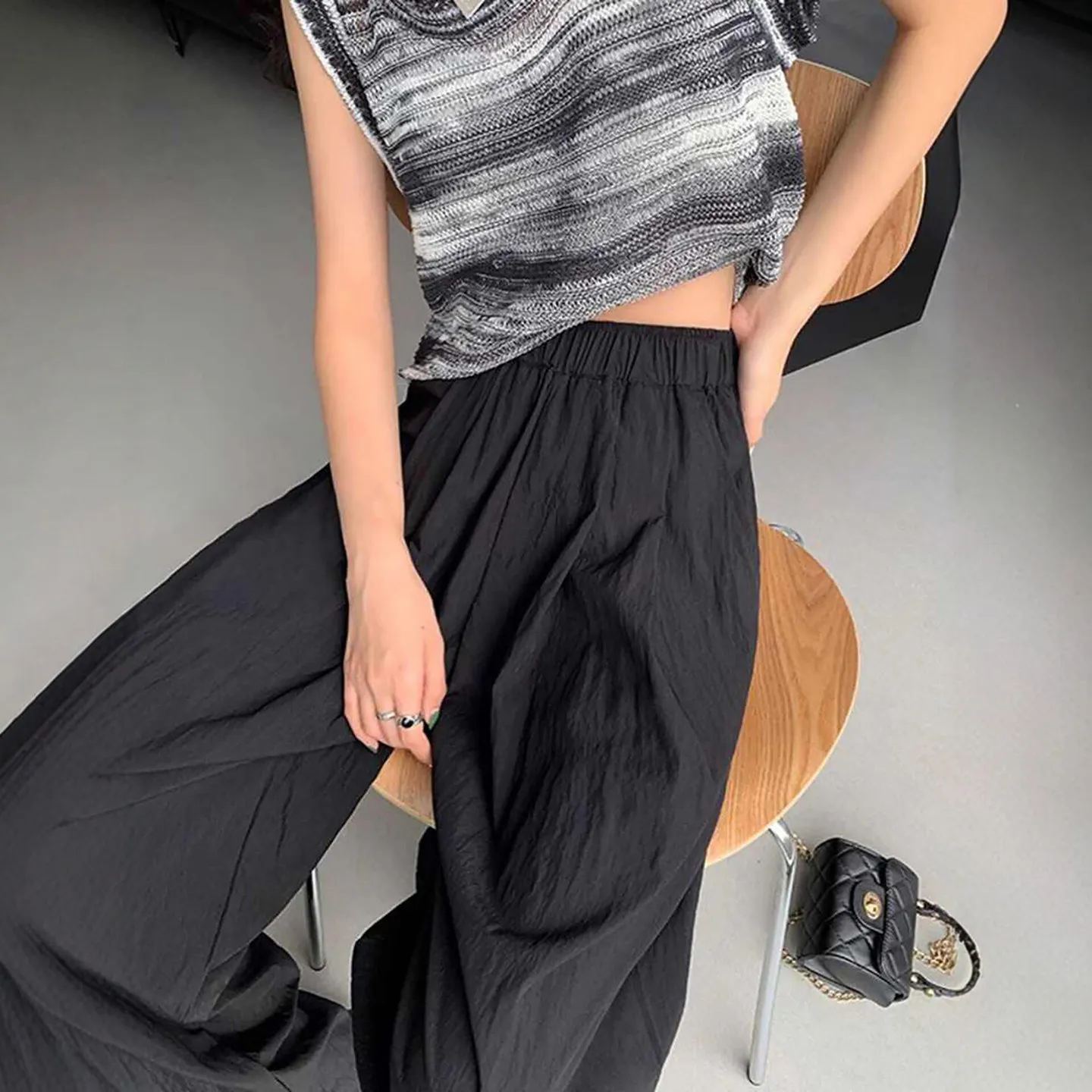Black Ice Silk Wide Leg Pants Women's New Summer Thin Loose Japanese Style Casual Trousers High Waist Polyester Fiber
Black Ice Silk Wide Leg Pants Women's New Summer Thin Loose Japanese Style Casual Trousers High Waist Polyester Fiber