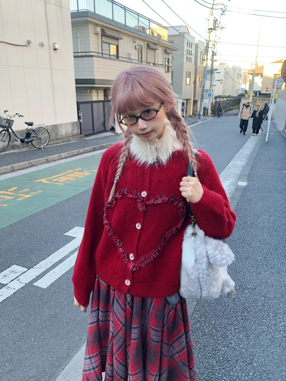 Милый женский красный вязаный кардиган с сердечками, укороченный, с круглым вырезом, из других материалов, весна 2025
Милый женский красный вязаный кардиган с сердечками, укороченный, с круглым вырезом, из других материалов, весна 2025