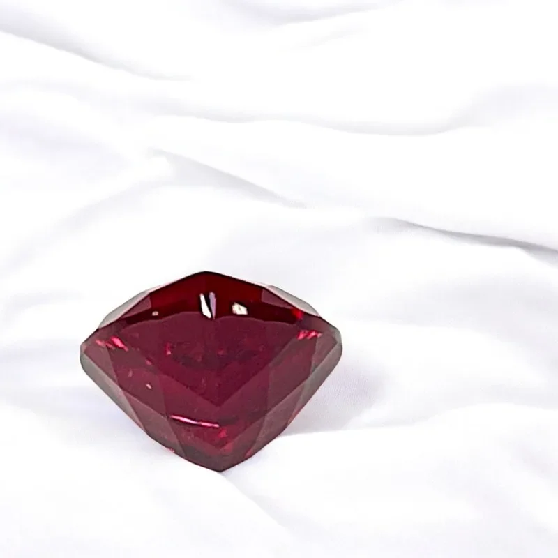 High Quality Lab Grown Ruby Trillyon Cut Pigeon Blood Red Color Gemstone for DIY Jewelry Selectable Certificate
High Quality Lab Grown Ruby Trillyon Cut Pigeon Blood Red Color Gemstone for DIY Jewelry Selectable Certificate