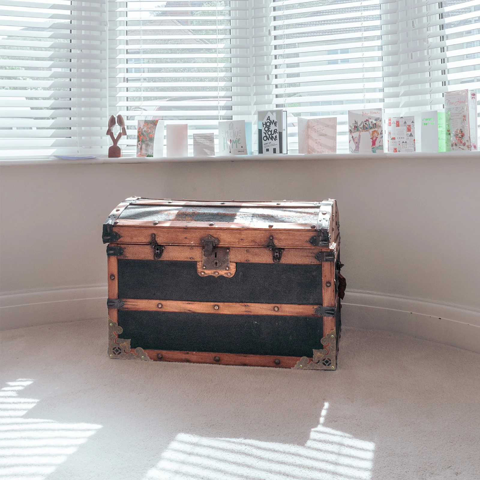 24Pcs Decorative Box Corner Guards Vintage Style Metal Bumpers for Chest Cabinet Pot Reinforcement Jewelry Case Safety Guard
24Pcs Decorative Box Corner Guards Vintage Style Metal Bumpers for Chest Cabinet Pot Reinforcement Jewelry Case Safety Guard