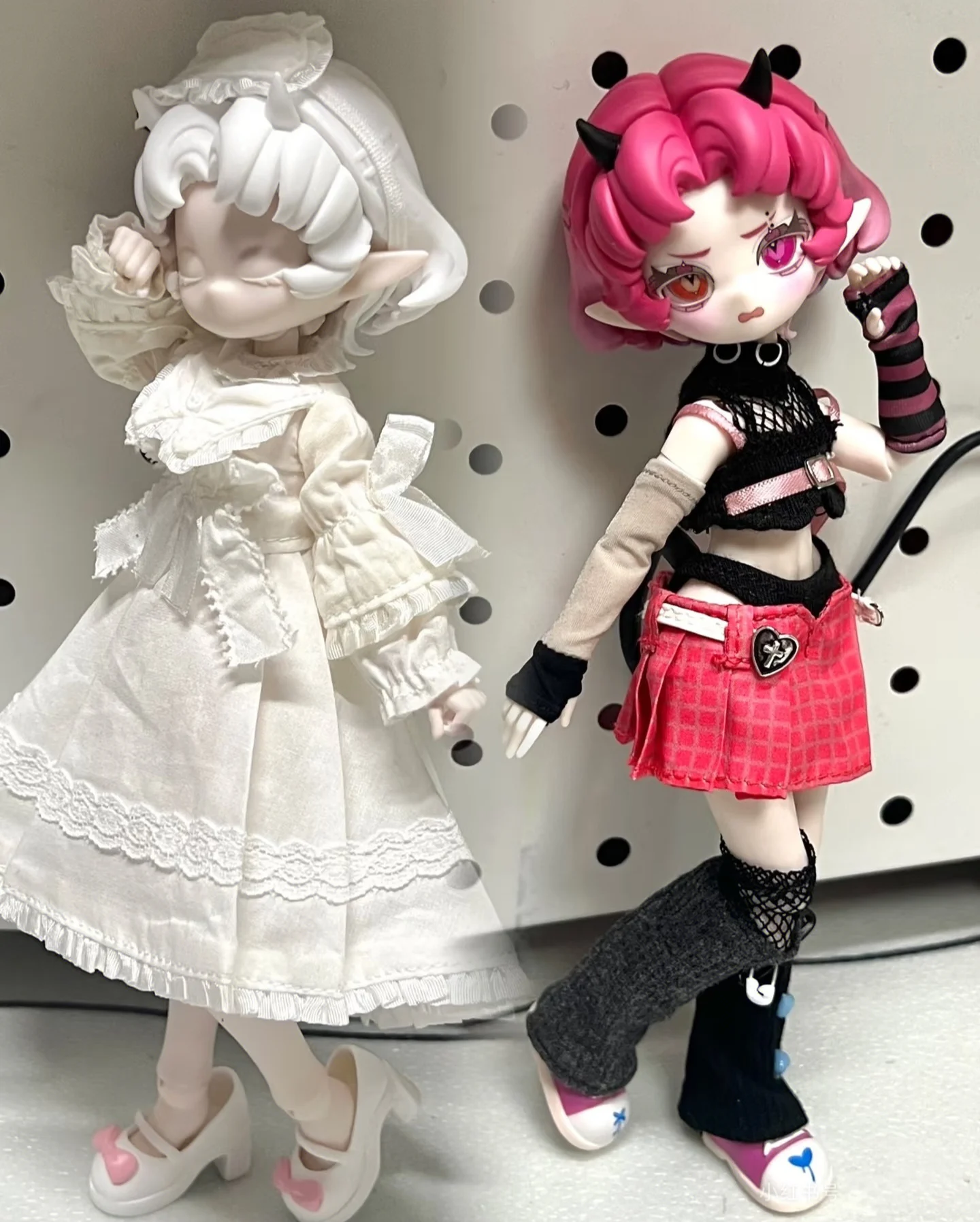 Новый 1/8 электронный питомец Bjd, оригинальный уголок дьявола Bjd, глухая коробка, подвижная кукла, модный игровой креативный орнамент, игрушка, кукла, подарки
Новый 1/8 электронный питомец Bjd, оригинальный уголок дьявола Bjd, глухая коробка, подвижная кукла, модный игровой креативный орнамент, игрушка, кукла, подарки