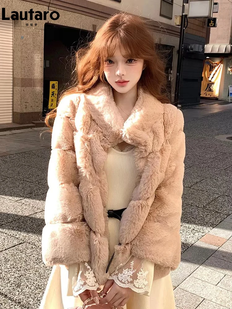 Пальто Lautaro осенне-зимнее, теплое, мягкое, в полоску, из искусственного меха, женское, с воротником-стойкой, элегантное, роскошное, высококачественное, шикарное, пушистое
Пальто Lautaro осенне-зимнее, теплое, мягкое, в полоску, из искусственного меха, женское, с воротником-стойкой, элегантное, роскошное, высококачественное, шикарное, пушистое