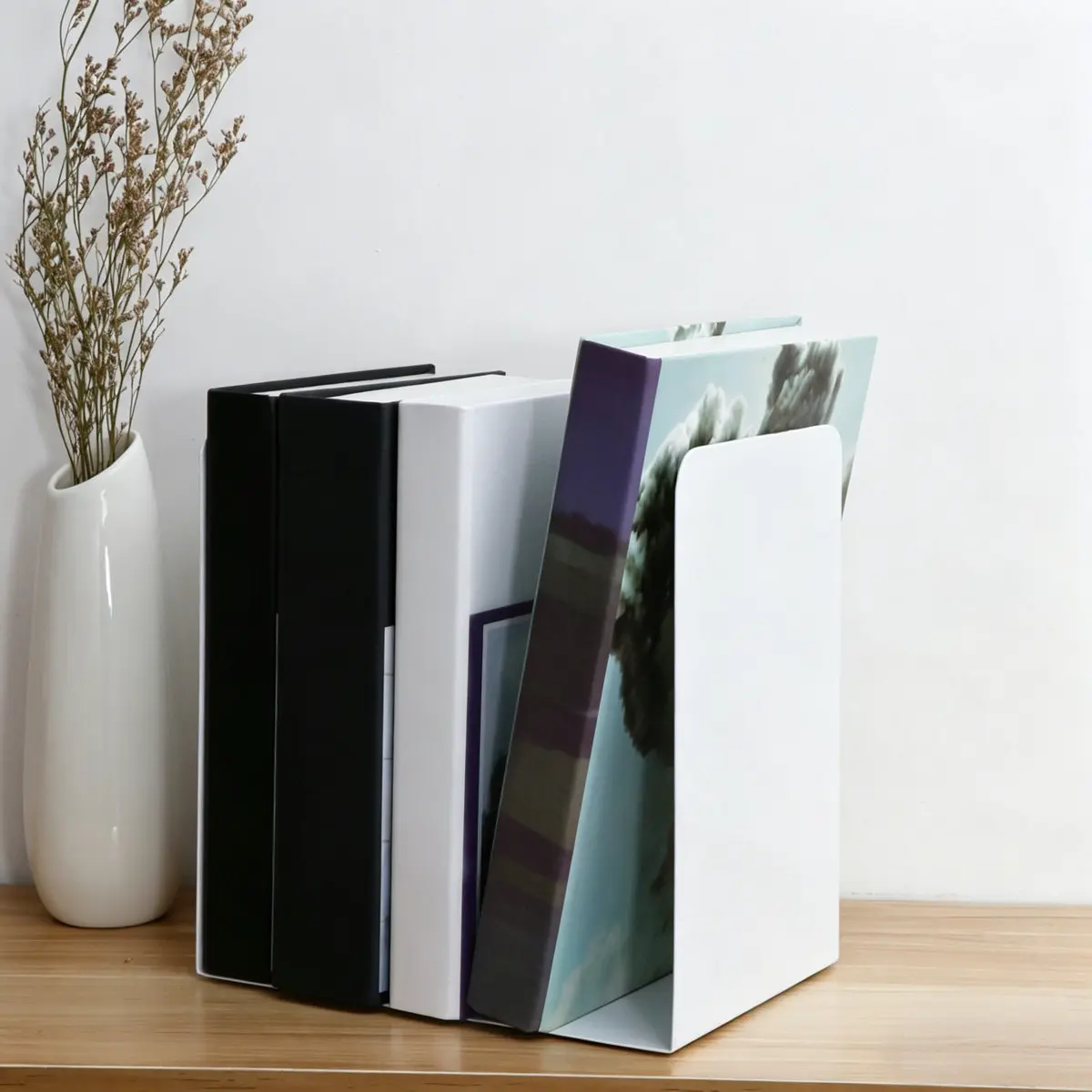 1Pair Metal Bookend Heavy Duty Anti-Slip Base Secure Book Holder Adjustable Decorative Book Stoppers for Books Magazines Files
1Pair Metal Bookend Heavy Duty Anti-Slip Base Secure Book Holder Adjustable Decorative Book Stoppers for Books Magazines Files