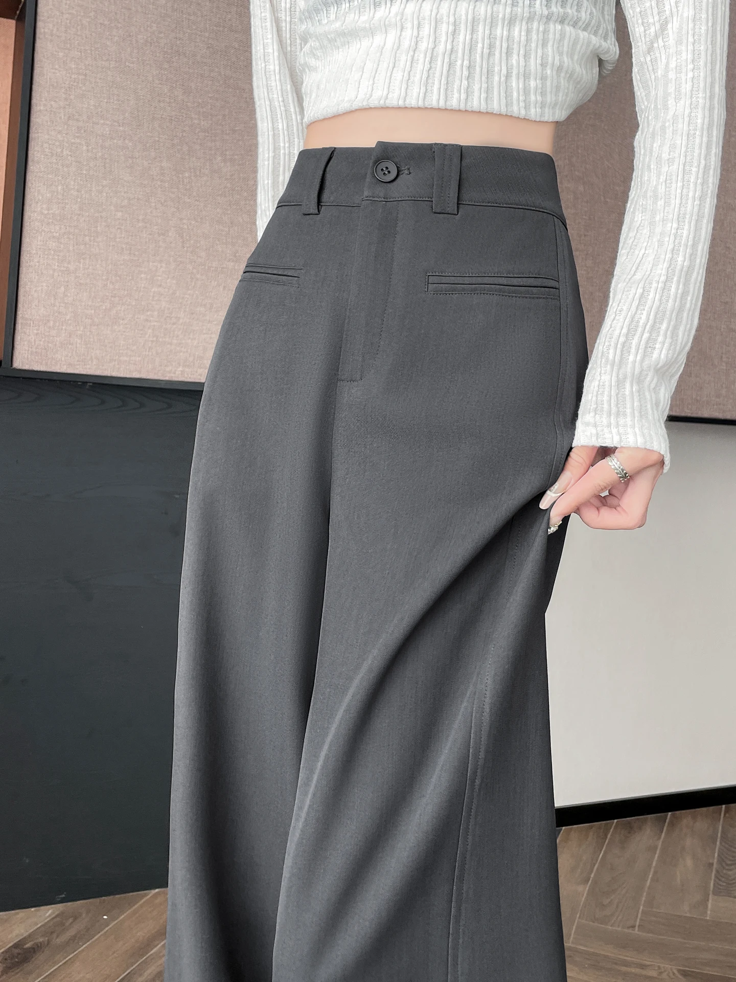 Elegant Grey Suit Wide Leg Pants Women's High Waist Slimming Loose Straight Drapey Casual Trousers Korean Style Commute Wind
Elegant Grey Suit Wide Leg Pants Women's High Waist Slimming Loose Straight Drapey Casual Trousers Korean Style Commute Wind