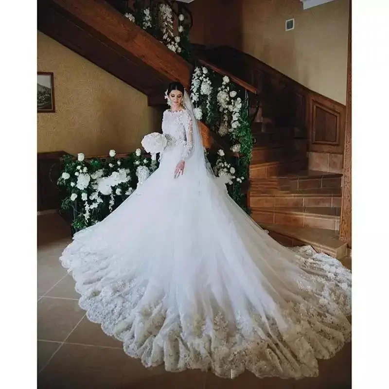 Customized Lace Appliques Wedding Dress Long Sleeves Ball Gown Bridal Gowns Crew Neck Ivory Tulle Chapel Bride Wedding Dresses C
Customized Lace Appliques Wedding Dress Long Sleeves Ball Gown Bridal Gowns Crew Neck Ivory Tulle Chapel Bride Wedding Dresses C