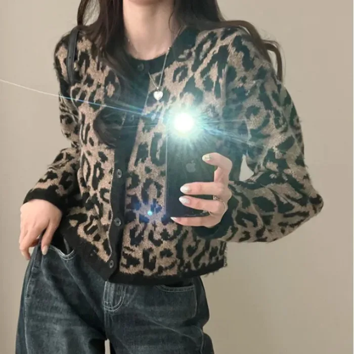 Classical Style Single Button round Neck Knitted Cardigan Leopard Print Open Shirt for Women Cotton 100% Spring Season
Classical Style Single Button round Neck Knitted Cardigan Leopard Print Open Shirt for Women Cotton 100% Spring Season