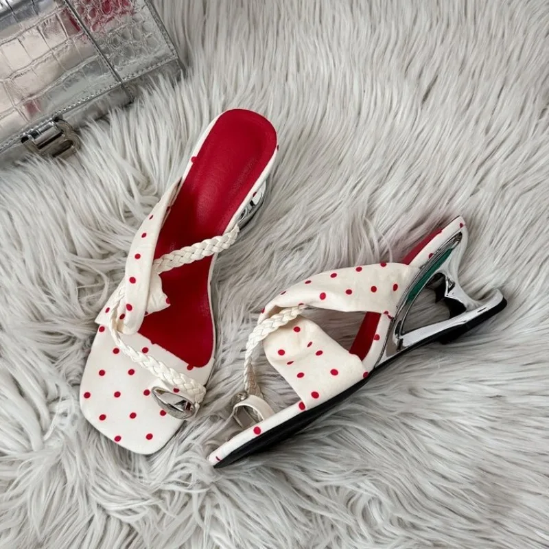 2026 Summer New Women's Fashion Square Toe Flip-Flops Sexy Open Toe Sandals Casual Comfortable Vacation High Heels Selling
2026 Summer New Women's Fashion Square Toe Flip-Flops Sexy Open Toe Sandals Casual Comfortable Vacation High Heels Selling