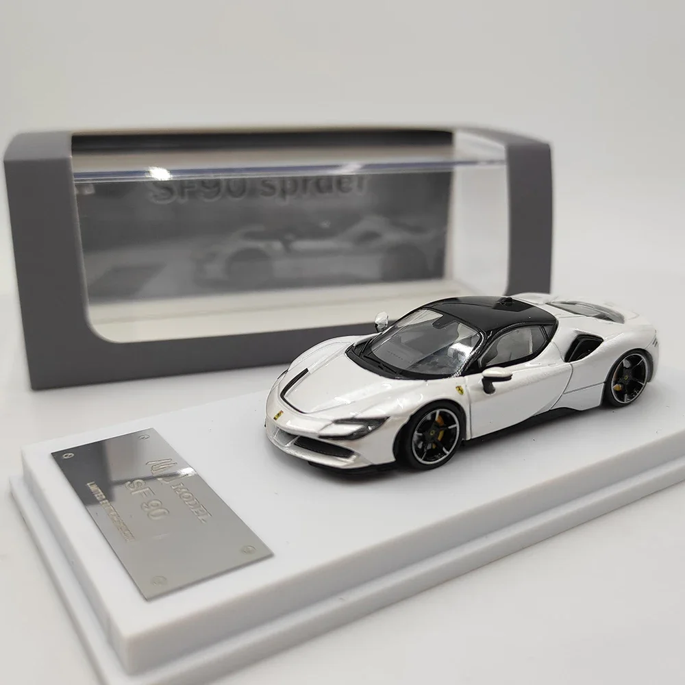 Diecast MJ 1:64 Scale Ferrari SF90 Pringhorse Hard Top Supercar Model Pearly White Alloy Car Model Collectible Toy Gift Souvenir
Diecast MJ 1:64 Scale Ferrari SF90 Pringhorse Hard Top Supercar Model Pearly White Alloy Car Model Collectible Toy Gift Souvenir