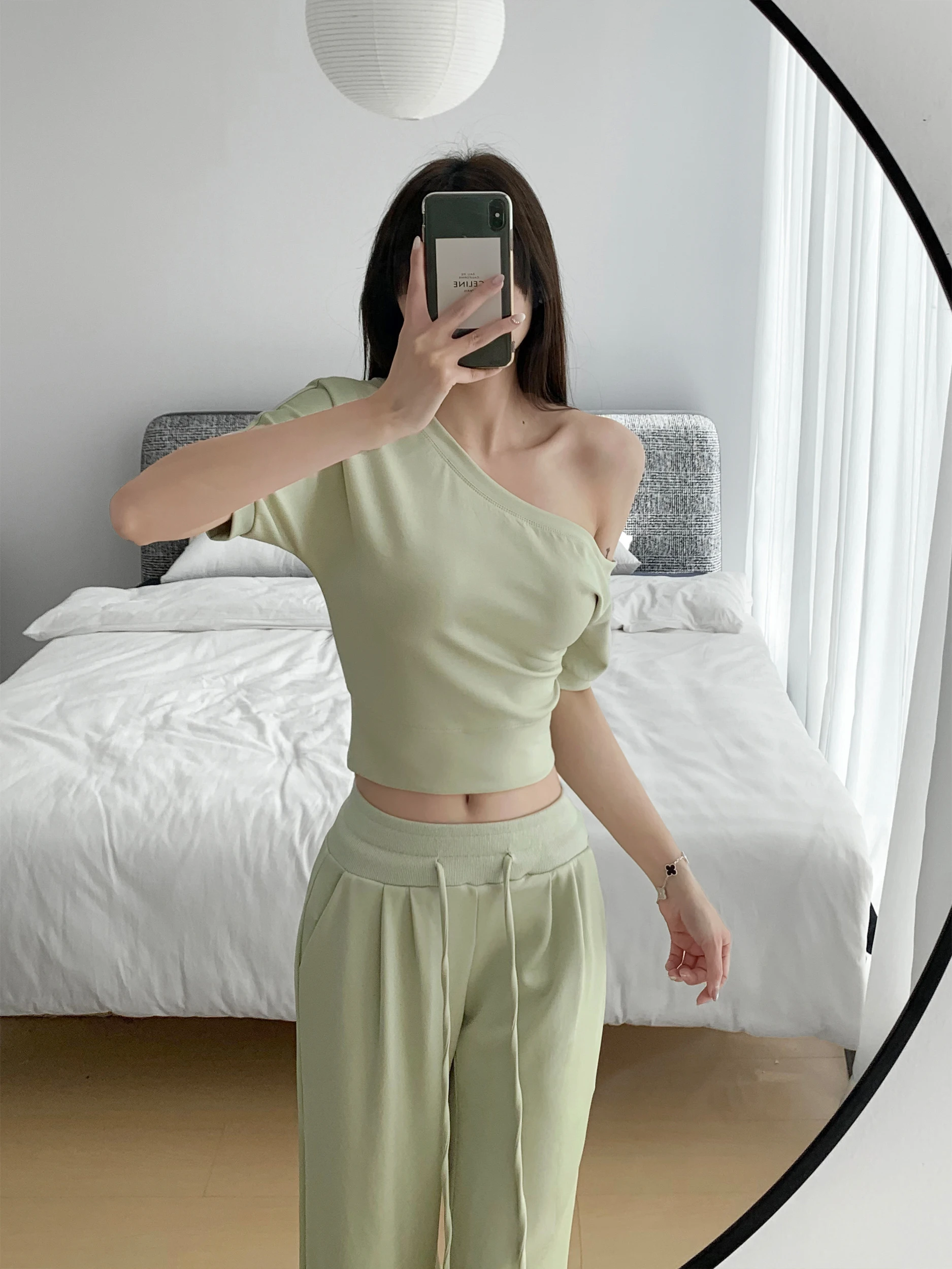 Zhang Zi High Intelligence Loose Short Sleeve T-Shirt Top Women's Wide Leg Pants Two Piece Set Summer Casual Sportswear
Zhang Zi High Intelligence Loose Short Sleeve T-Shirt Top Women's Wide Leg Pants Two Piece Set Summer Casual Sportswear