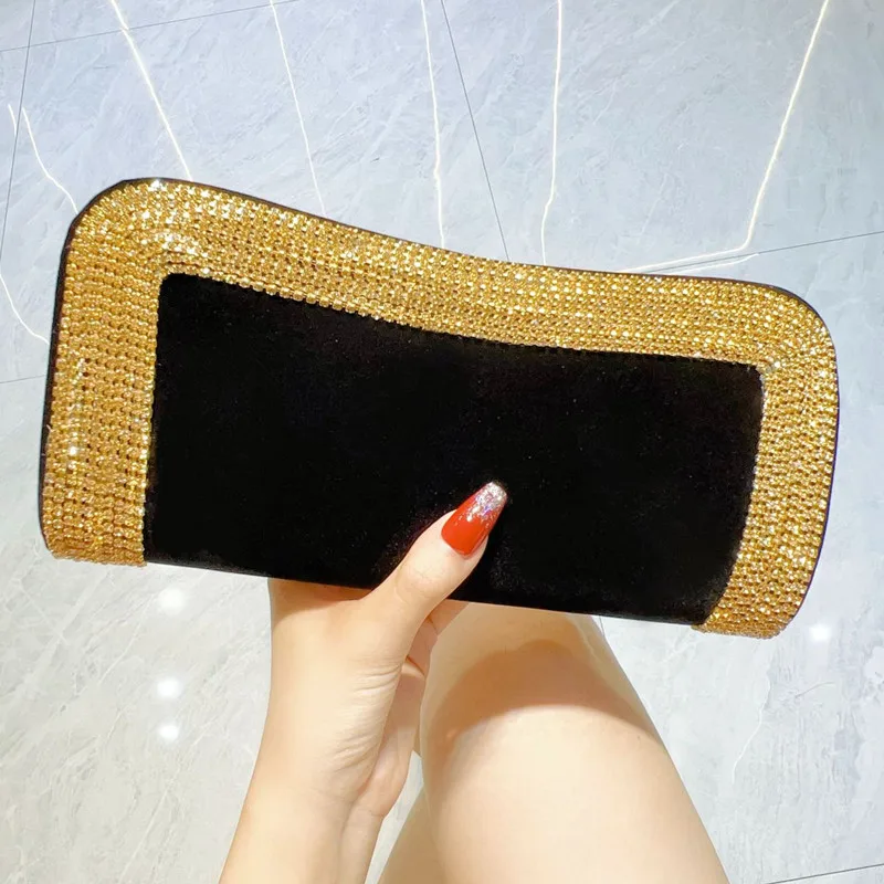 2025 Luxury Retro Velvet Women Wedding Party Evening Clutch Bag Lady Elegant Delicate Diamond Handbags New Fashion Shoulder Bag
2025 Luxury Retro Velvet Women Wedding Party Evening Clutch Bag Lady Elegant Delicate Diamond Handbags New Fashion Shoulder Bag