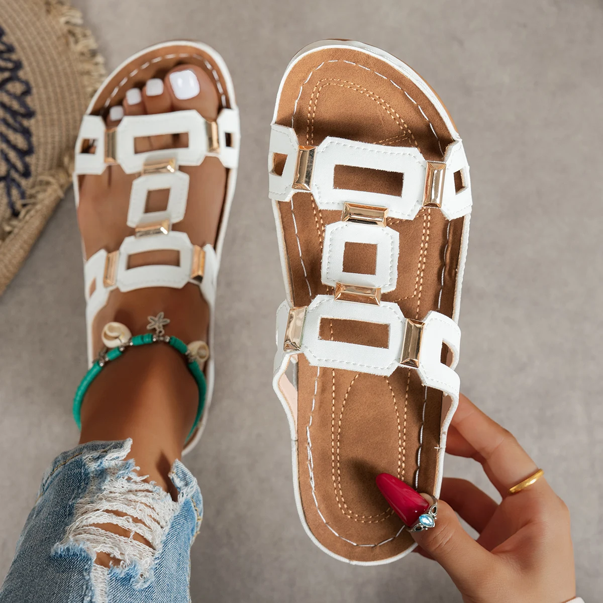 Thick-soled sandals, casual and comfortable soft-soled lazy slip-on shoes for women, versatile and suitable for wearing outdoors
Thick-soled sandals, casual and comfortable soft-soled lazy slip-on shoes for women, versatile and suitable for wearing outdoors