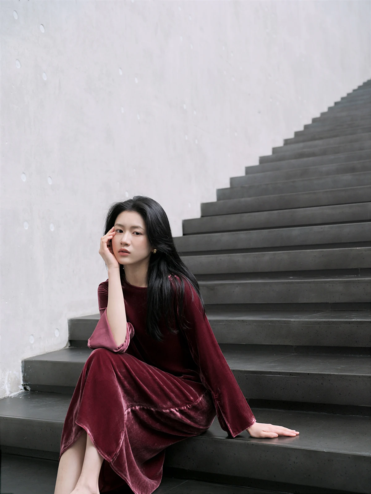 Chic Red Velvet Dress Elegant Simple Autumn Workwear Long Sleeve Comfortable Breathable mid Waist A-Line Silhouette Party Dress
Chic Red Velvet Dress Elegant Simple Autumn Workwear Long Sleeve Comfortable Breathable mid Waist A-Line Silhouette Party Dress