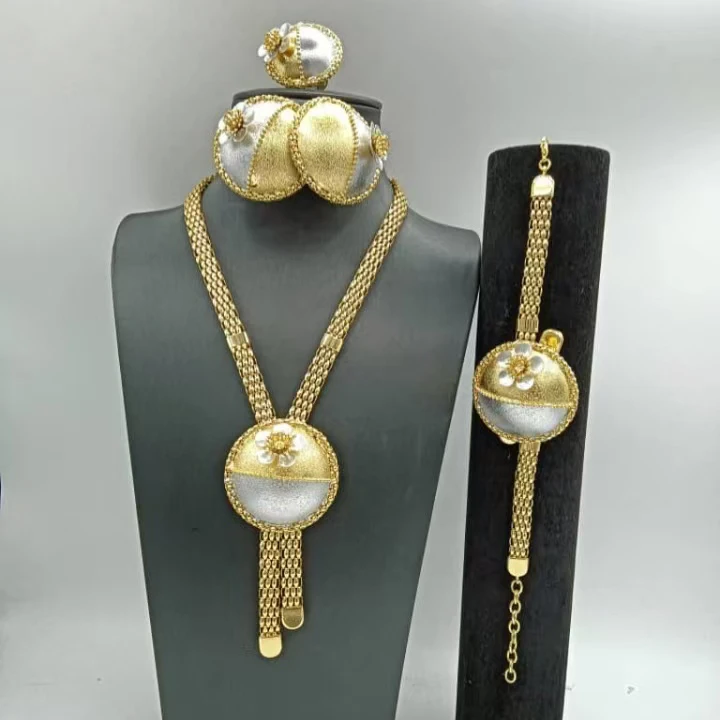 Popular Three Tone Ball Shape with Flower Jewelry Set Luxury Pedants Necklace Bracelet Earrings Ring 4PC Jewellery Wedding Party
Popular Three Tone Ball Shape with Flower Jewelry Set Luxury Pedants Necklace Bracelet Earrings Ring 4PC Jewellery Wedding Party
