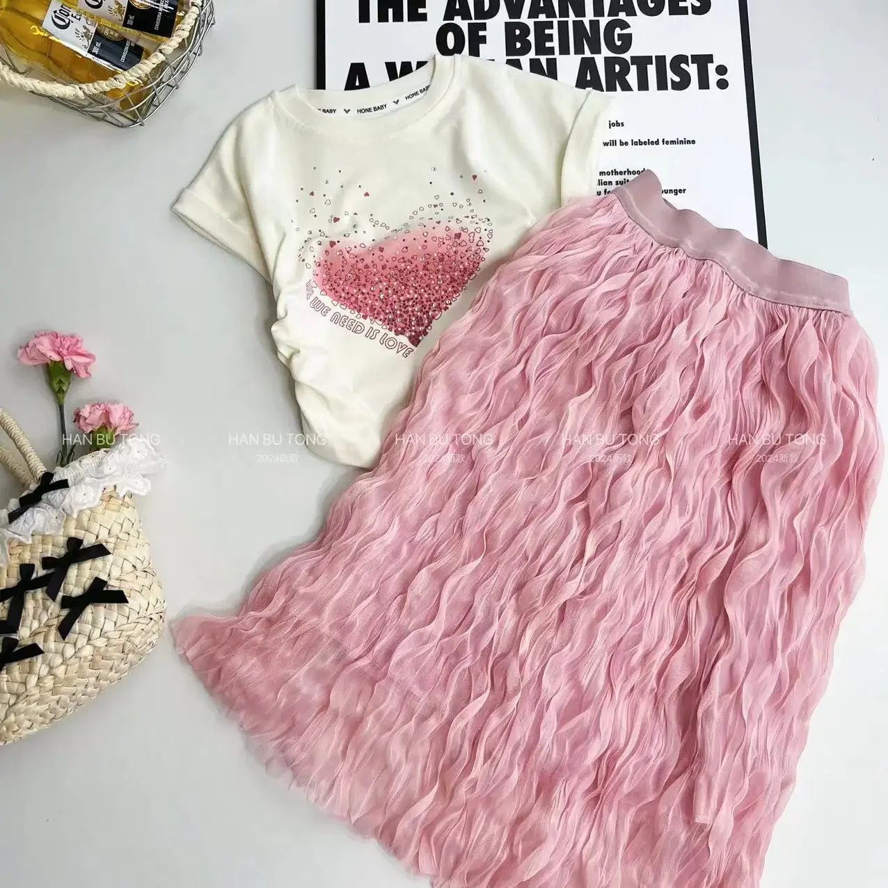 2025 new style girls short-sleeved big children fashion T-shirt gauze skirt children net red t two pieces Girls' summer suit
2025 new style girls short-sleeved big children fashion T-shirt gauze skirt children net red t two pieces Girls' summer suit