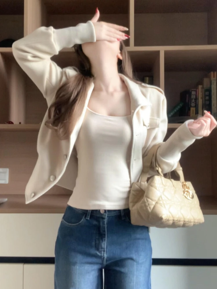 Белый женский кардиган свободного кроя с воротником-стойкой на одной пуговице, длинными рукавами, повседневный, осенний, новинка 2025 года, в американском стиле
Белый женский кардиган свободного кроя с воротником-стойкой на одной пуговице, длинными рукавами, повседневный, осенний, новинка 2025 года, в американском стиле