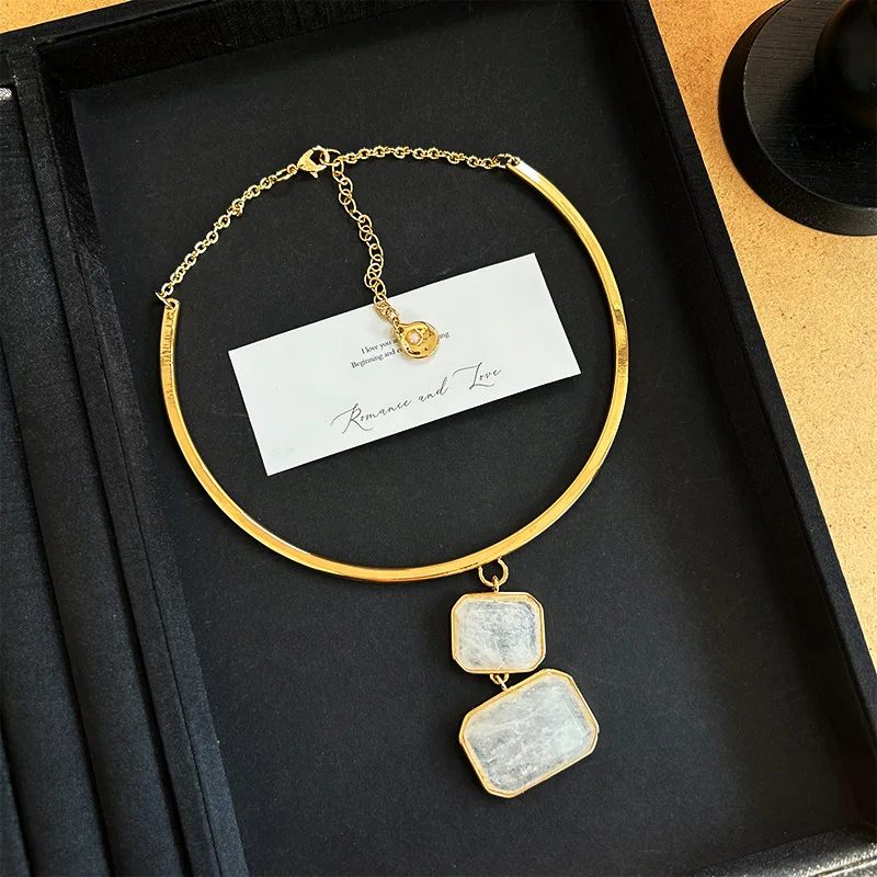 Large Square Natural white crystal Pendant Choker, Vintage Gold Plated Statement Necklace, Minimalist Luxury Jewelry for Women
Large Square Natural white crystal Pendant Choker, Vintage Gold Plated Statement Necklace, Minimalist Luxury Jewelry for Women