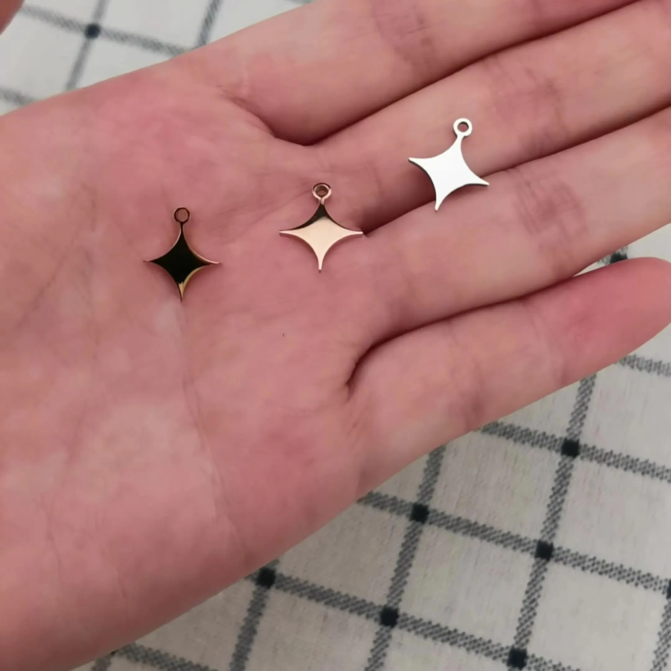 2PCS Stainless Steel Four-pointed Star Glossy Pendant Personalized Jewelry Handmade DIY Accessories Wholesale Direct Sales
2PCS Stainless Steel Four-pointed Star Glossy Pendant Personalized Jewelry Handmade DIY Accessories Wholesale Direct Sales