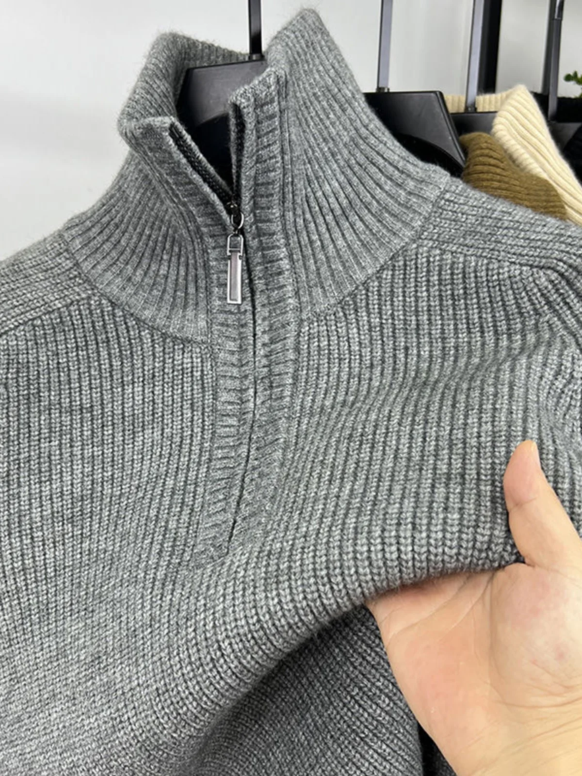 High-Ne Men's Knitted Sweater f Zip Pure Color Casual Slim Fit Base irt Faionable Sun Protection Clothing
High-Ne Men's Knitted Sweater f Zip Pure Color Casual Slim Fit Base irt Faionable Sun Protection Clothing