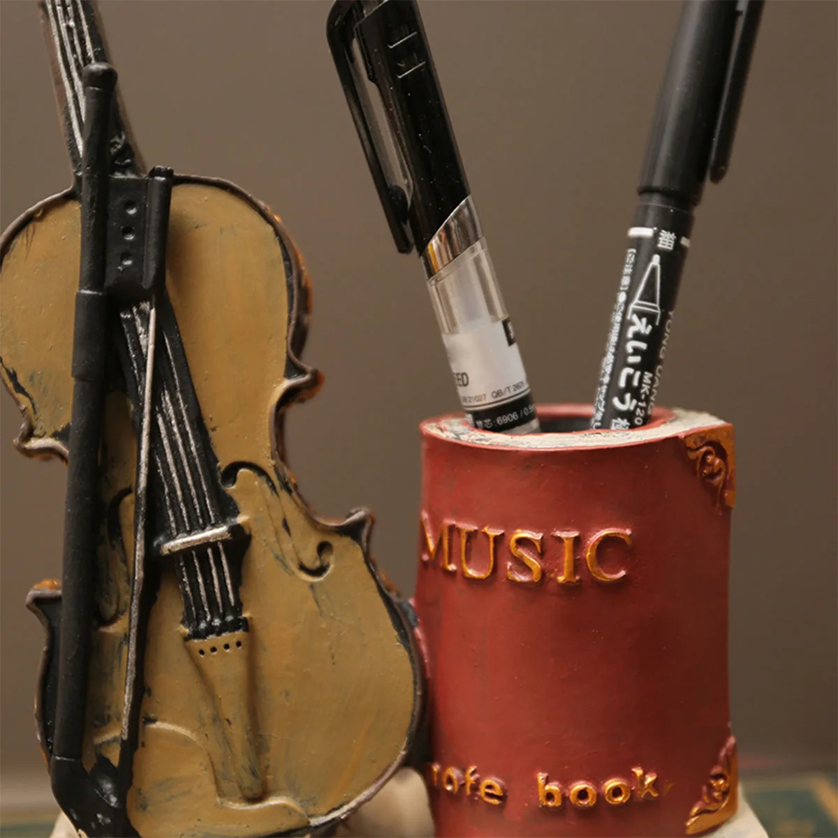 Pen Holder Pencil Holder Sculpture Decor for Living Room Bedroom Bookshelf, Modern Statue for Wedding Decoration, Birthday Gift 
Pen Holder Pencil Holder Sculpture Decor for Living Room Bedroom Bookshelf, Modern Statue for Wedding Decoration, Birthday Gift