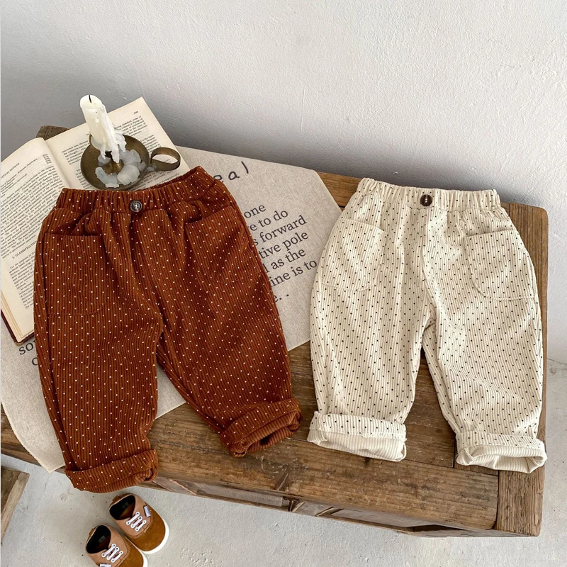 2025 New autumn baby clothing, 0-3 year old baby girls dot printed corduroy loose casual pants
2025 New autumn baby clothing, 0-3 year old baby girls dot printed corduroy loose casual pants