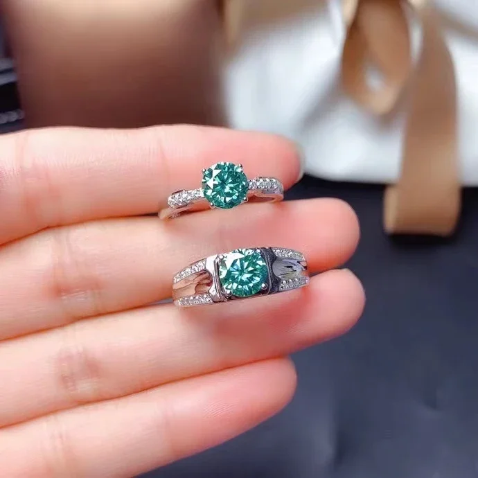1 Carat Green Moissanite Couples Diamond Ring Pass Tested Perfect Cut S925 Sterling Silver Men's Women's Engagement Jewelry
1 Carat Green Moissanite Couples Diamond Ring Pass Tested Perfect Cut S925 Sterling Silver Men's Women's Engagement Jewelry
